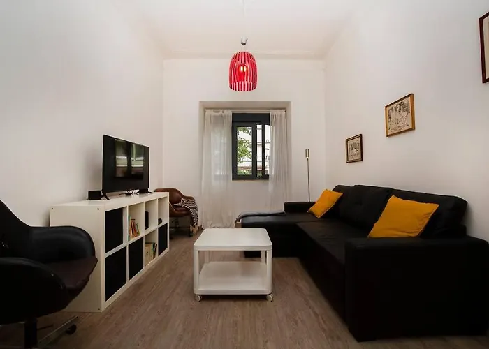 Vintage Apartment W/ Terrace