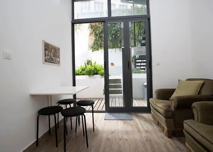 Vintage Apartment W/ Terrace
