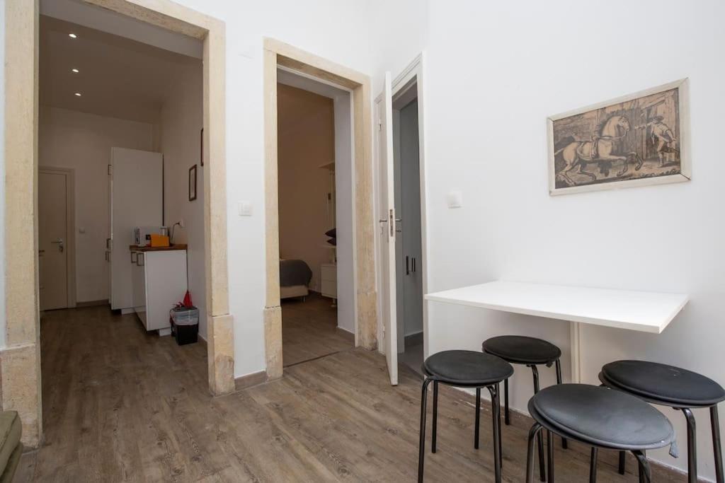 Vintage W/ Terrace Apartment Lisbon