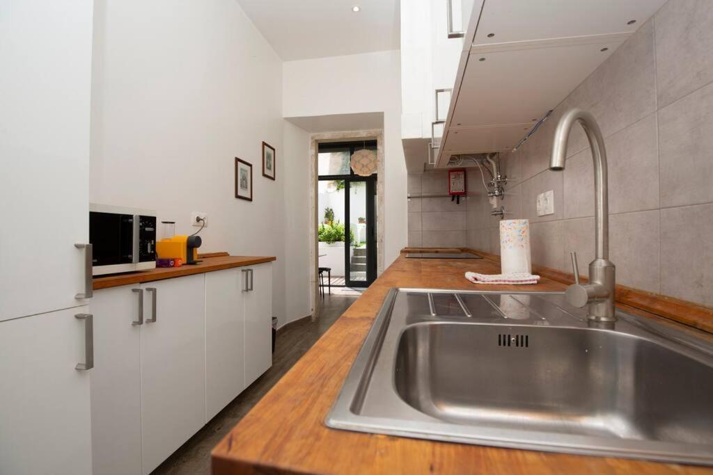 Apartment Vintage W/ Terrace Lisbon
